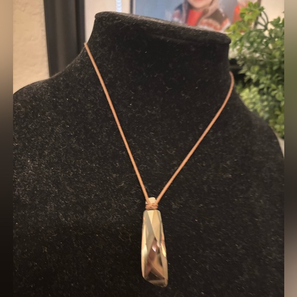 Genuine Swarovski Large Stone Leather Strap Necklace - Picture 1 of 4